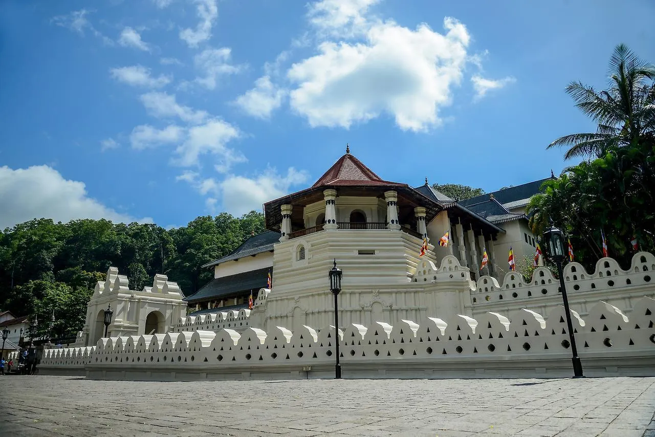 Majestic Tourist Hotel Kandy